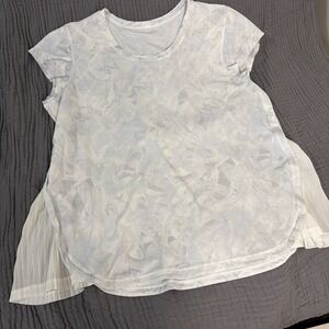 Lululemon Just Pleat It White Grey Marled Short Sleeve Shirt Top Size 10 Large